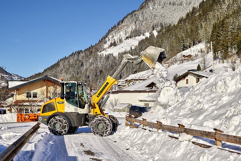 Winter wonders: Liebherr wheel loaders as versatile helpers in snow and ice